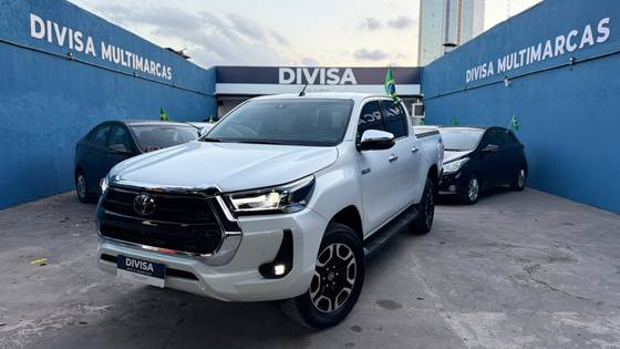 TOYOTA HILUX 2.8 D-4D TURBO DIESEL CD SRX 4X4 AUTOMÁTICO TOYOTA HILUX 2.8 D-4D TURBO DIESEL CD SRX 4X4 AUTOMÁTICO